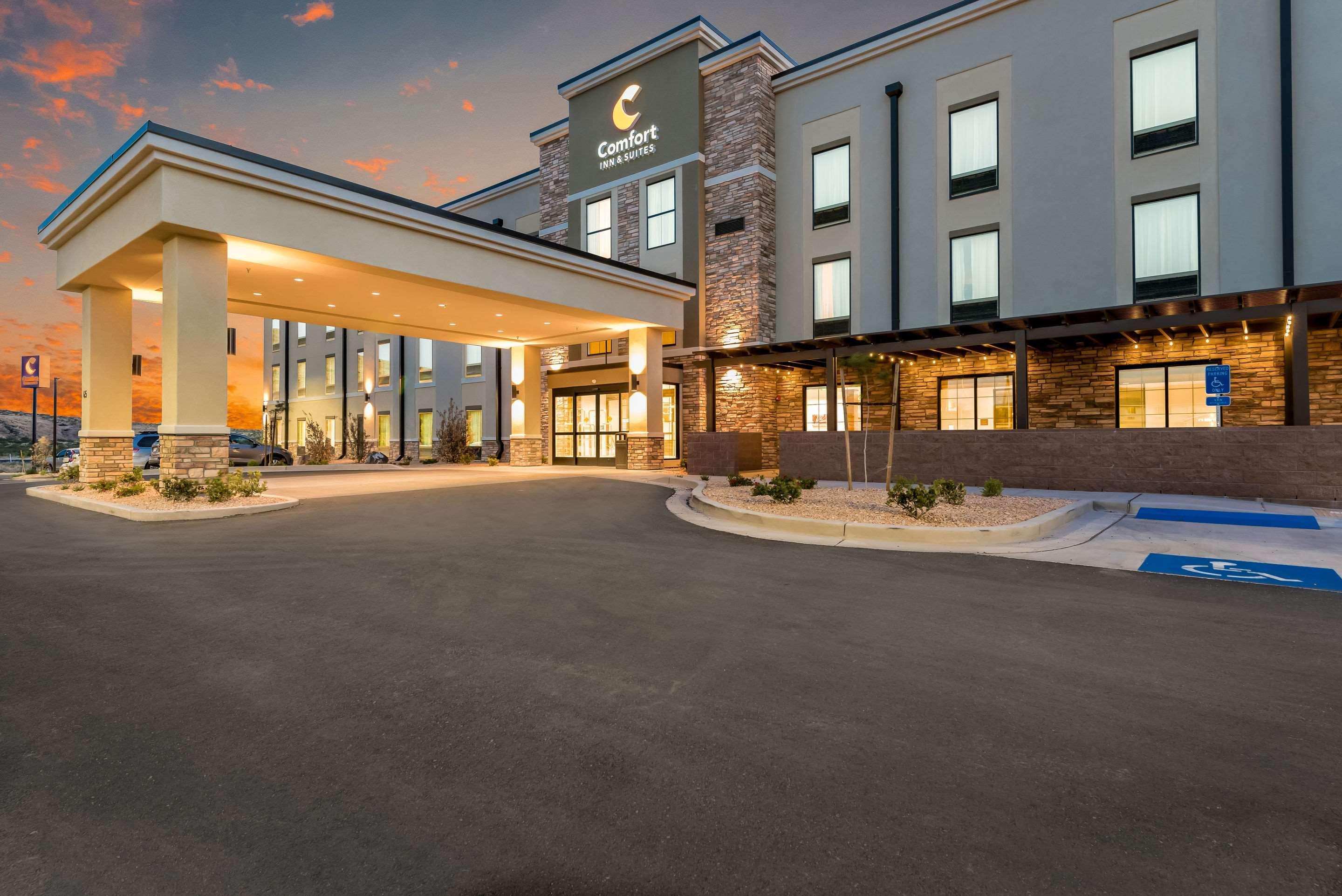 Comfort Inn & Suites Zion Park Area Харрикейн Экстерьер фото
